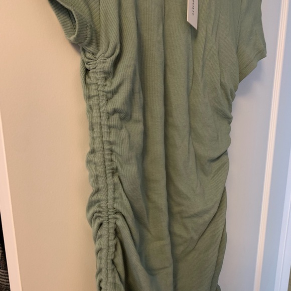 Ruched sage green dress - Picture 2 of 3